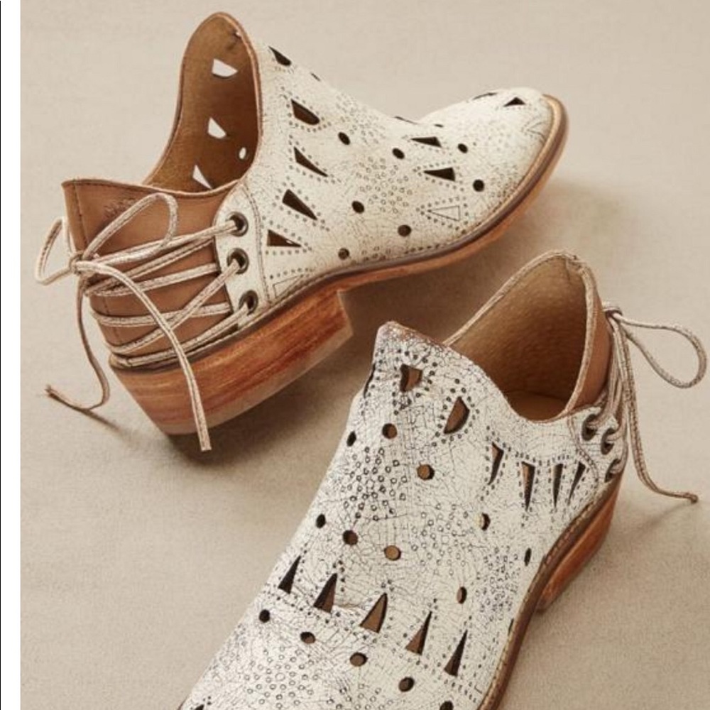 Women’s shoes